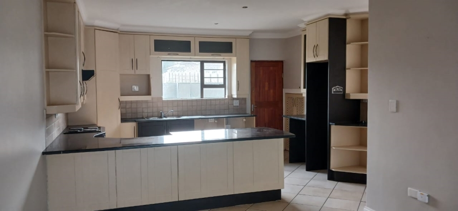 3 Bedroom Property for Sale in Wavecrest Eastern Cape